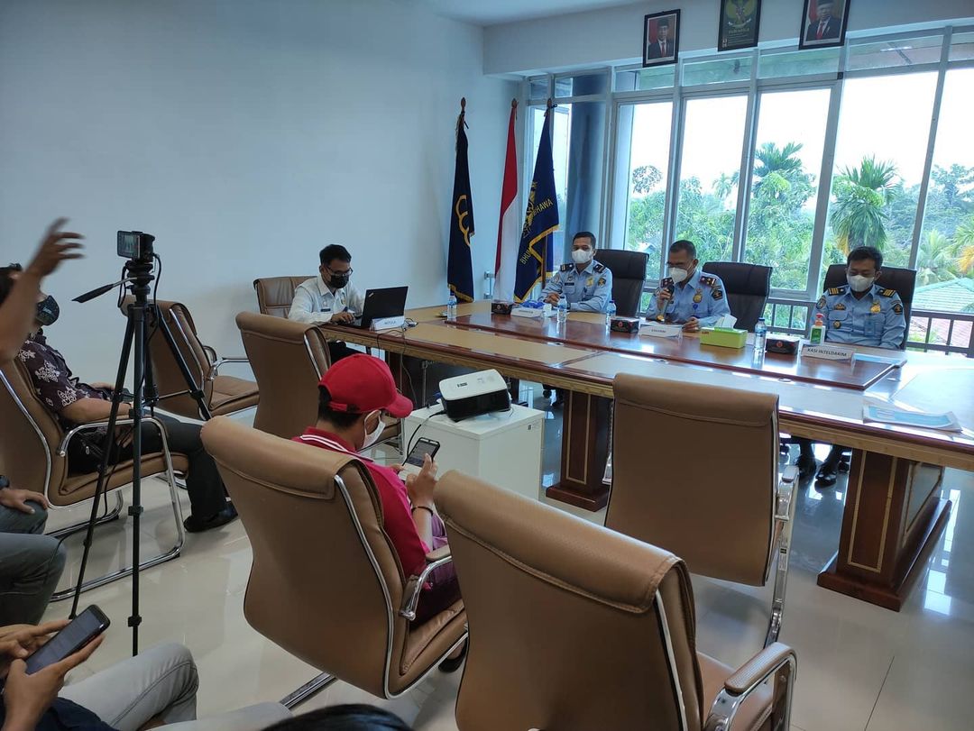 Kegiatan Sosialisasi Penggunaan Aplikasi Pelaporan Orang Asing (APOA) di Ruang Rapat Tembakul.